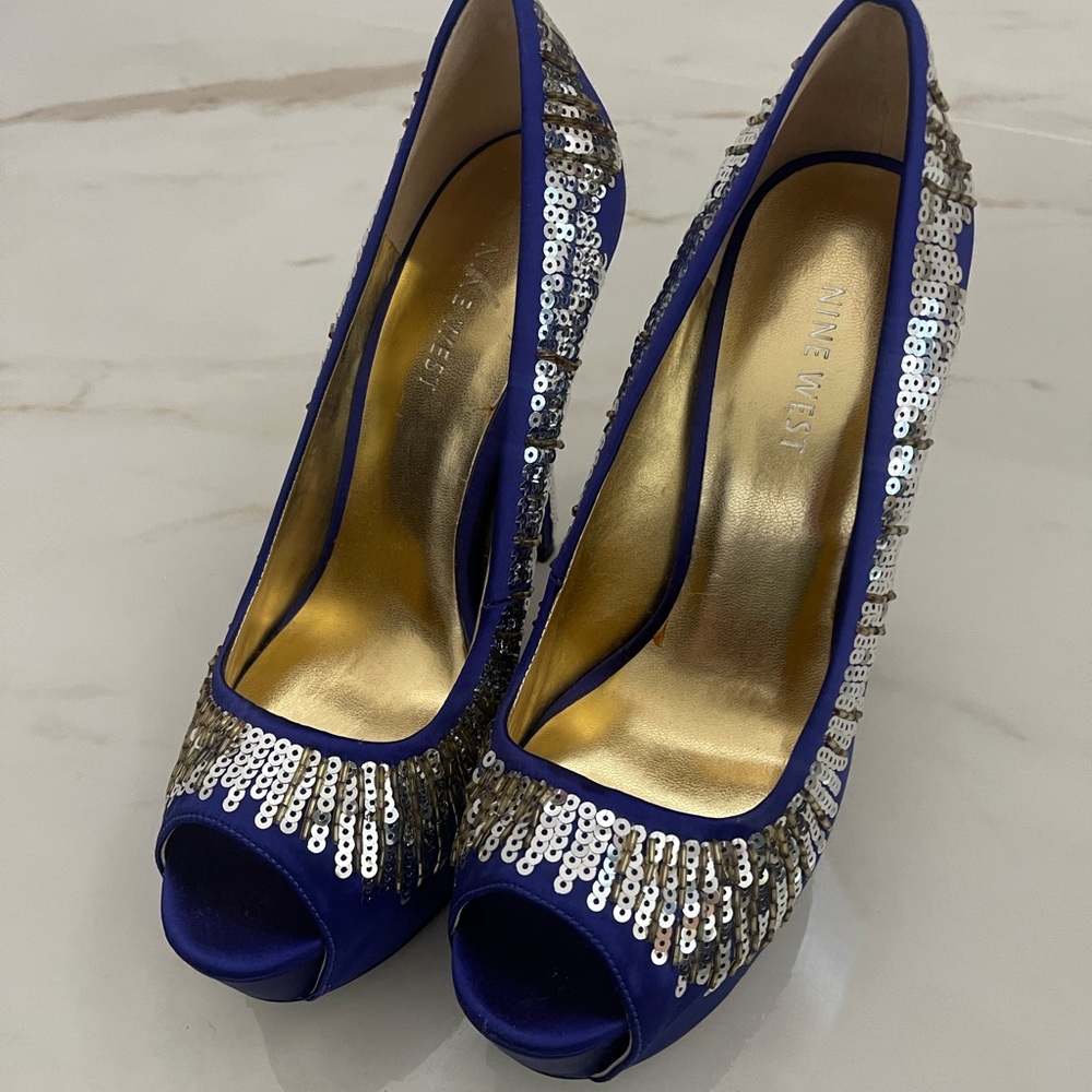 Gorgeous like new Nine West high heels size 8